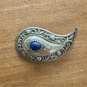 Elegant sterling silver & lapis brooch